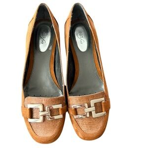 Alfani Step n Flex Tan Women's Flats Loafers with Gold Buckle Faux Suede Size 8